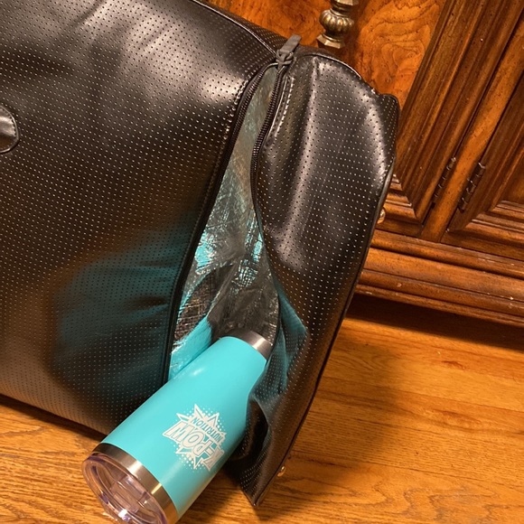 Lorna Jane Escape Bag - Picture 7 of 9